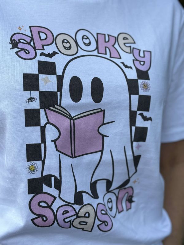 T-SKJORTE – Spooky Season – Medium Fit – Festligetrykk