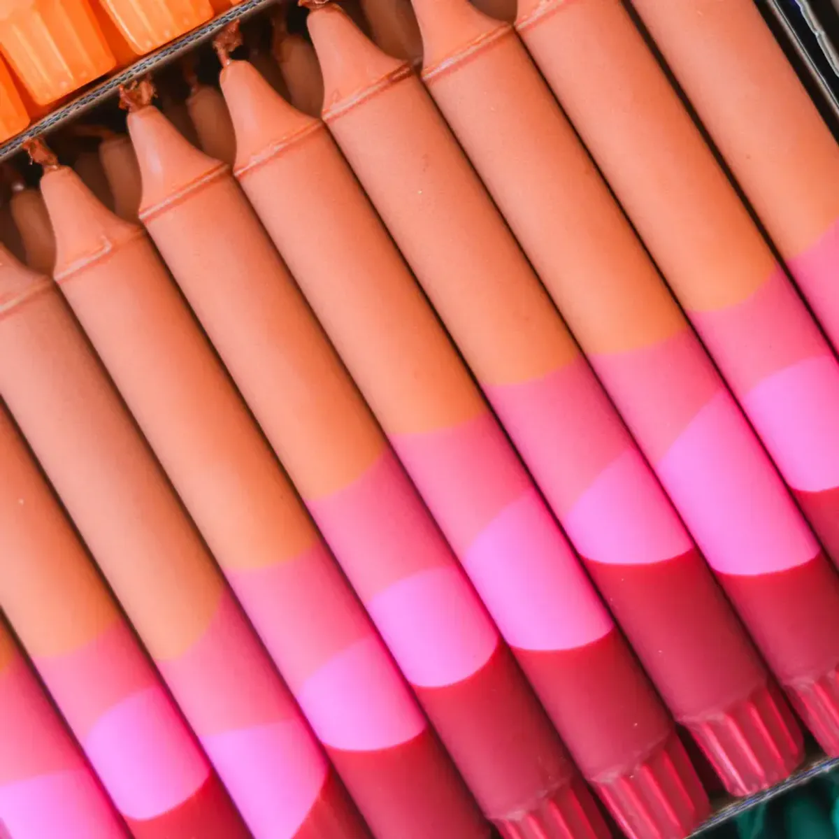 HÅNDLAGET STEARINLYS – Autumn Vibes – Oransje, Rosa og Burgunder – Nordtrice