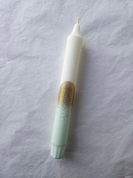 Hovedbilde HÅNDLAGET STEARINLYS – Hvitt og mintgrønn med ...