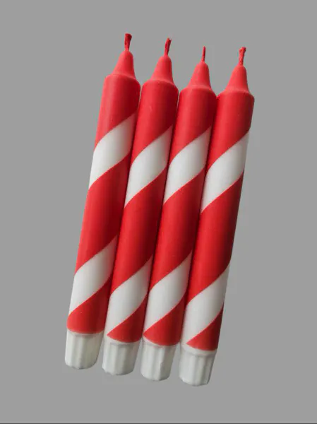 Hovedbilde HÅNDLAGET STEARINLYS – Rød & Hvit Spiral – Mrs. ...