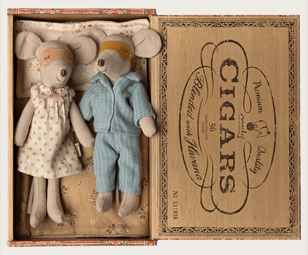 Hovedbilde MUS – Mamma og Pappa i Sigarboks – Maileg