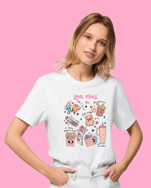 Hovedbilde T-SKJORTE – Love Vibes Crew – Festligetrykk