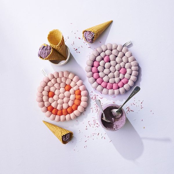 Hovedbilde KJELEUNDERLAG I ULL – Rund Smiley Raspberry – ...