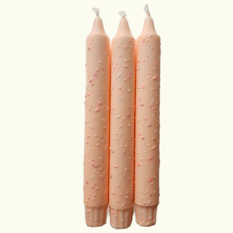 HÅNDLAGET STEARINLYS – Fersken med konfetti – Mrs. Miccio