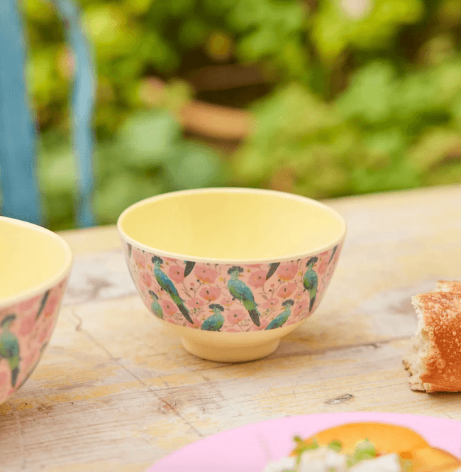 Hovedbilde LITEN MELAMINSKÅL – Exotic Bird print – Rice