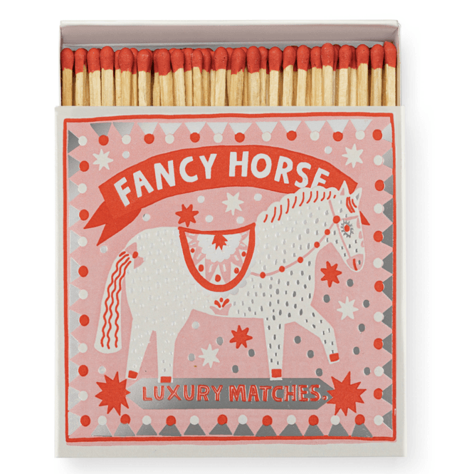 Hovedbilde FYRSTIKKER – Fancy Horse – Archivist