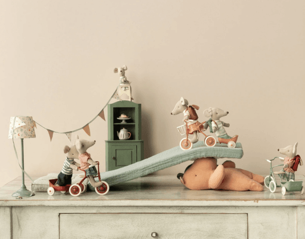 Hovedbilde STOREBROR-MUS – Grønn topp og sekk – Maileg