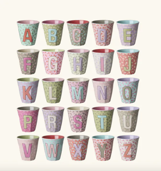 Hovedbilde MEDIUM KOPP – Rosatoner med blomster – Bokstav ...