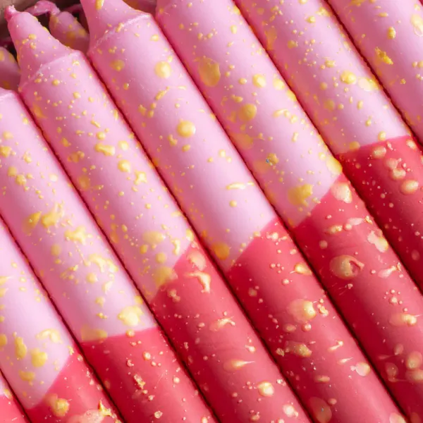 Hovedbilde HÅNDLAGET STEARINLYS – Rosa og Rød med Gul Konfetti ...
