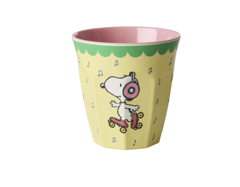 MEDIUM KOPP  – Lys gul Snoopy Print – Rice x Peanuts