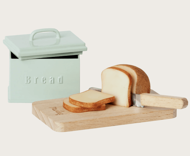 KJØKKENSETT – Brødboks med brød og kniv – Maileg