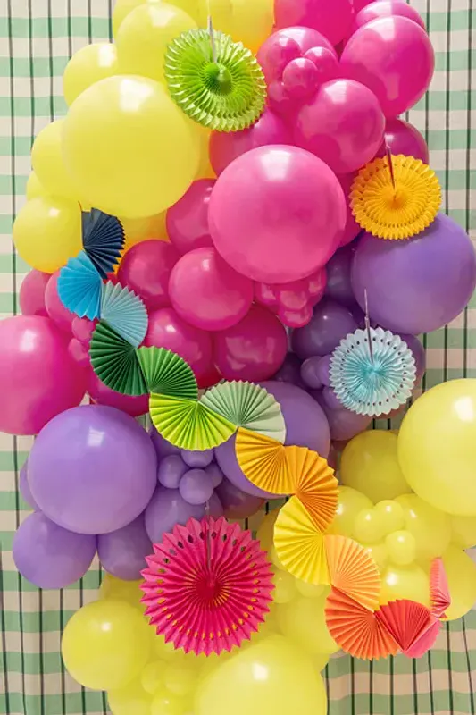 GIRLANDER – Honeycomb vifter i regnbue – PartyDeco