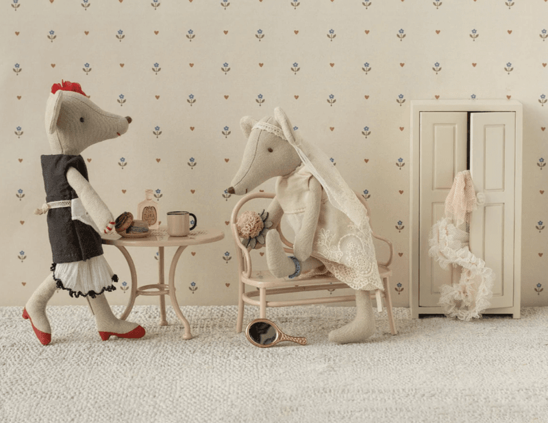 KLÆR TIL MUS – Mamma – Brudekjole med slør – Maileg