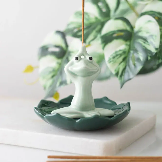 Hovedbilde RØKELSESHOLDER – Yoga-frosk på lotusblad – ...