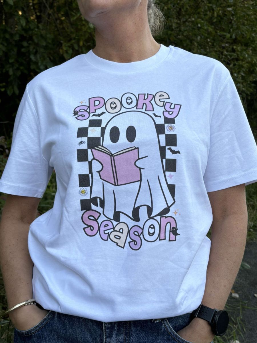 T-SKJORTE – Spooky Season – Medium Fit – Festligetrykk