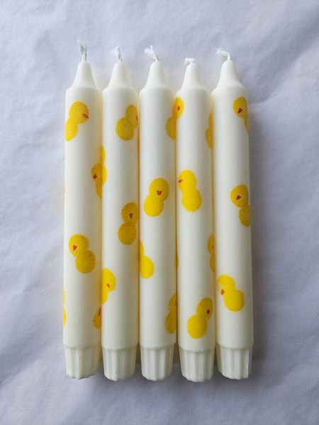 Hovedbilde HÅNDLAGET STEARINLYS – Hvitt med påskekyllinger ...