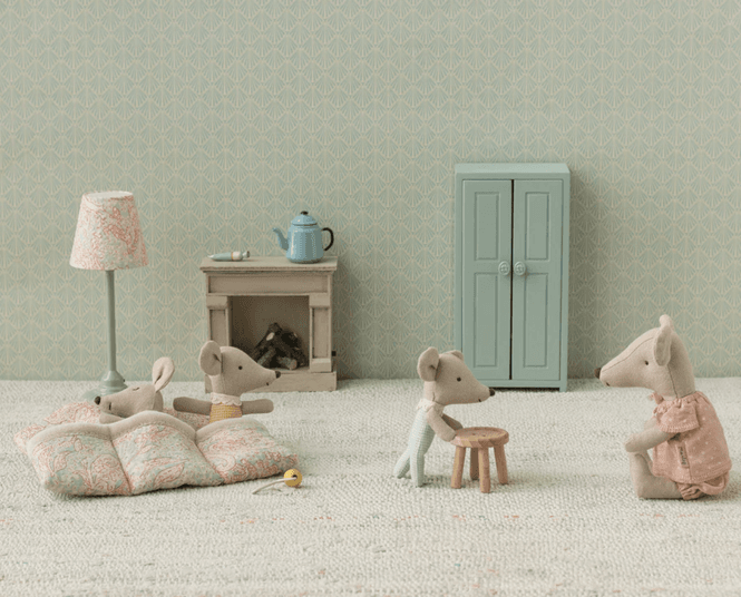 Hovedbilde TRILLINGMUS I FYRSTIKKESKE – Rutete dresser – ...
