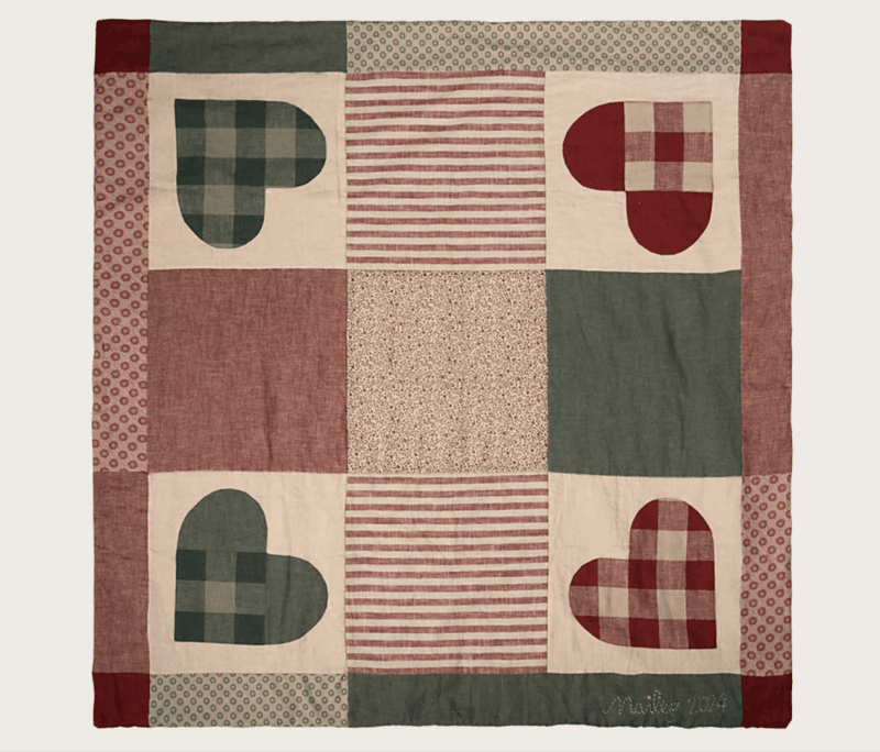 JULETRETEPPE – Patchwork med hjerter – Maileg